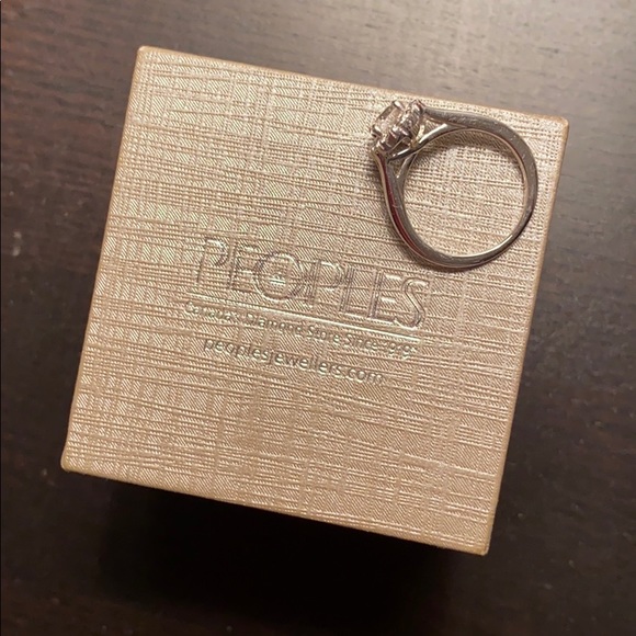 Engagement ring - Picture 2 of 3